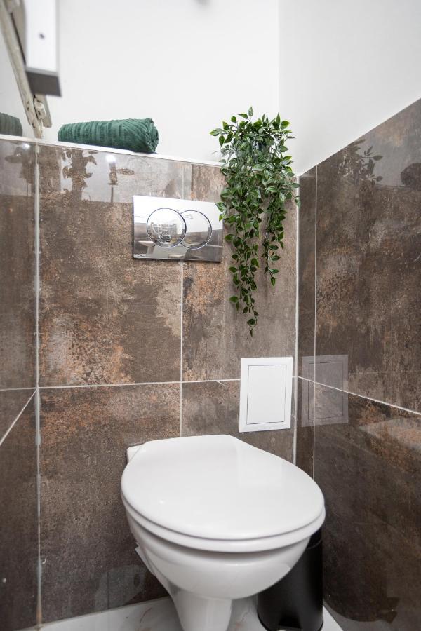 Green Goblin Apartment With Free Private Parking 布达佩斯 外观 照片