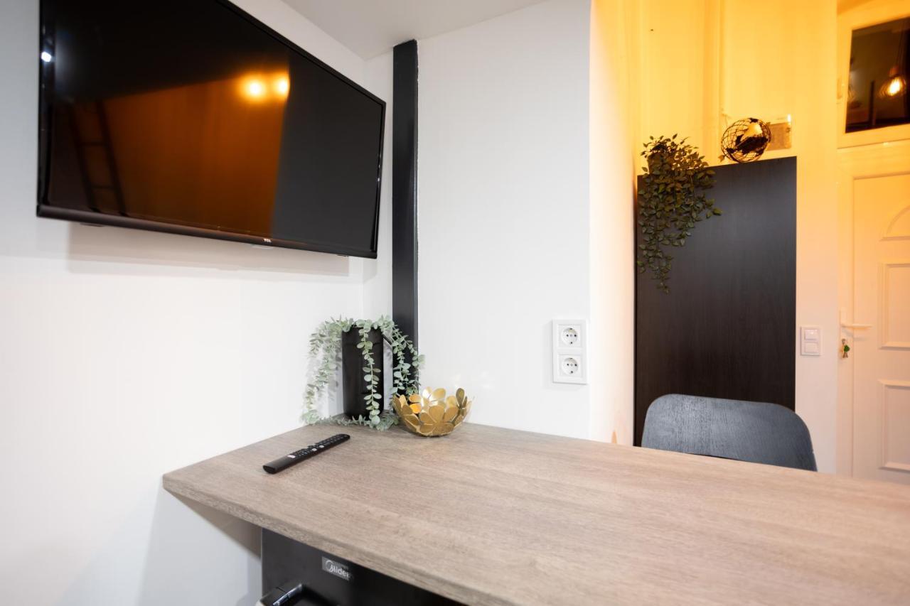 Green Goblin Apartment With Free Private Parking 布达佩斯 外观 照片