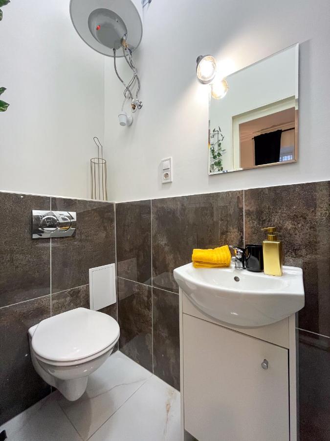 Green Goblin Apartment With Free Private Parking 布达佩斯 外观 照片
