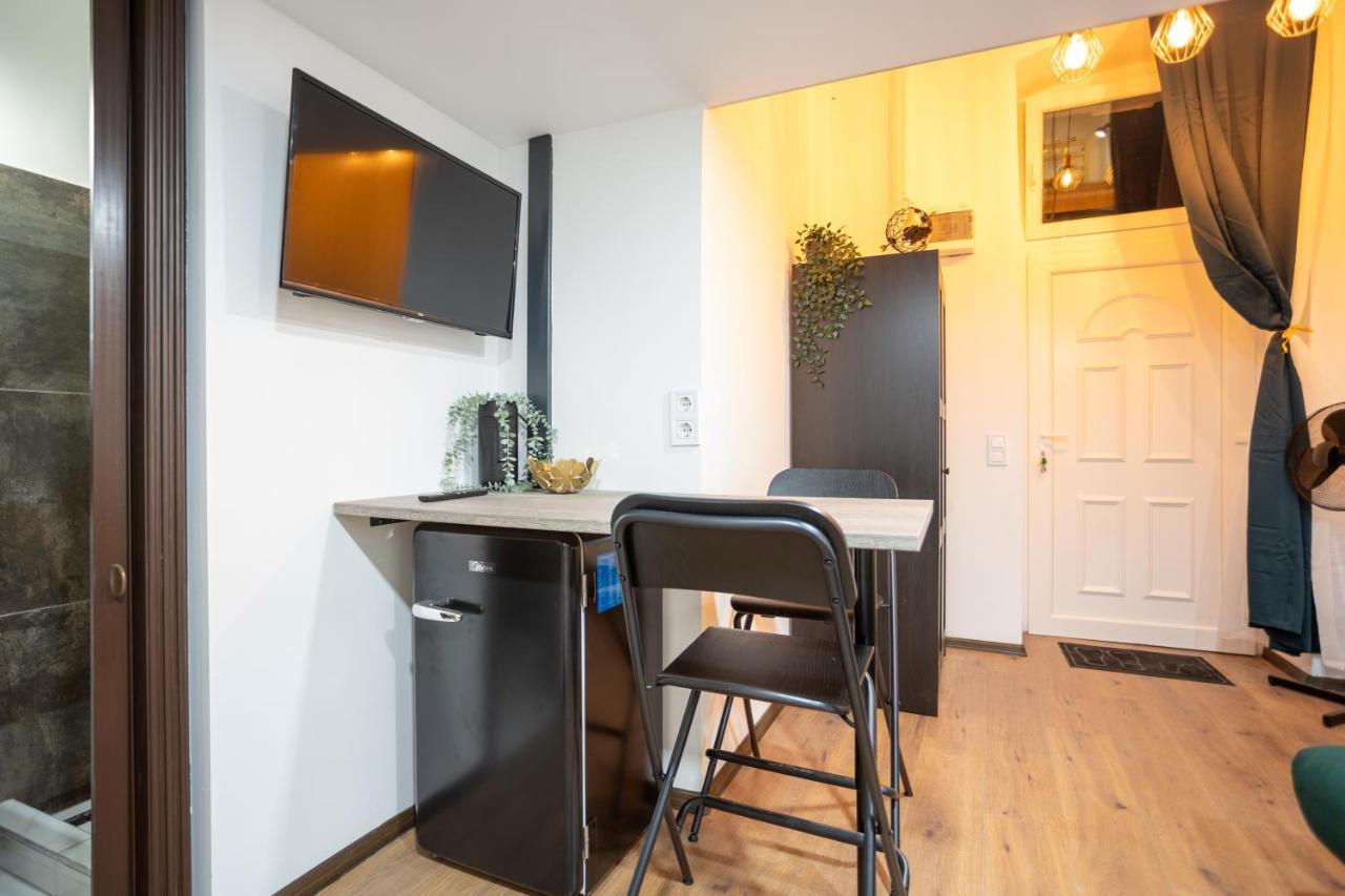 Green Goblin Apartment With Free Private Parking 布达佩斯 外观 照片