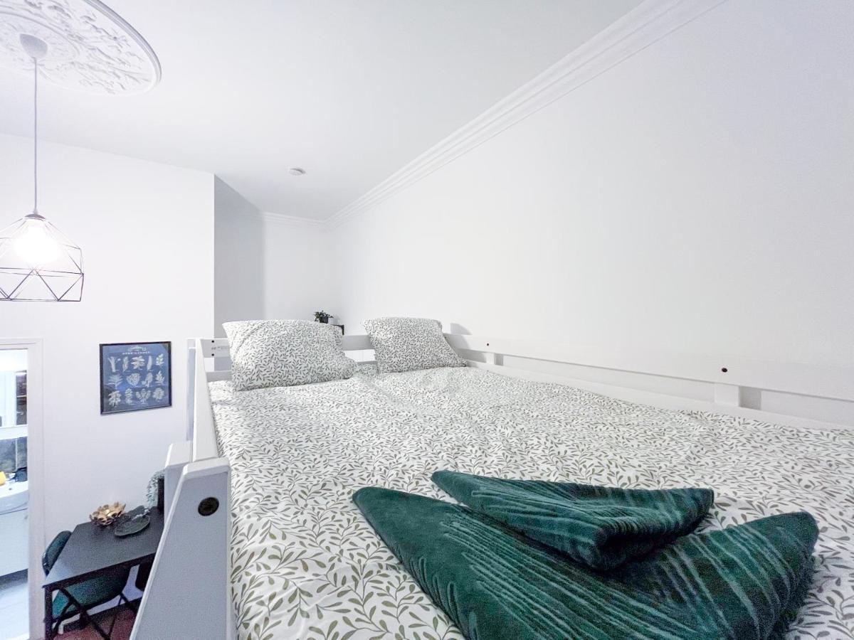 Green Goblin Apartment With Free Private Parking 布达佩斯 外观 照片